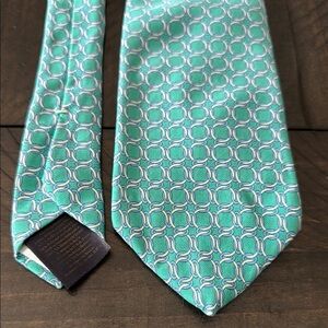 Brooks Brothers Elegant Green Patterned Men's Tie